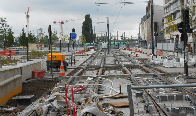 Travaux du T8 devant la gare de Saint-Denis, où il croise le T1